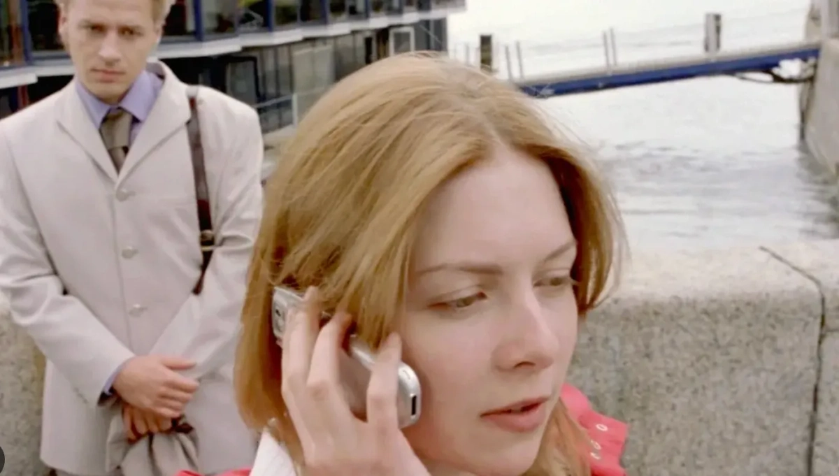 Посмотрите «Питер FM» осенью с чашечкой какао — приятная ностальгия по нулевым вам обеспечена. Фото © Кадр из фильма «Питер FM», режиссёр Оксана Бычкова, сценаристы Оксана Бычкова, Нана Гринштейн  / Kinopoisk