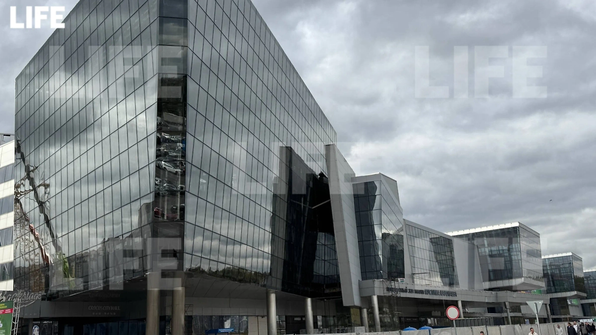 Здание «Крокуса» восстановили после теракта. Фото © Life.ru