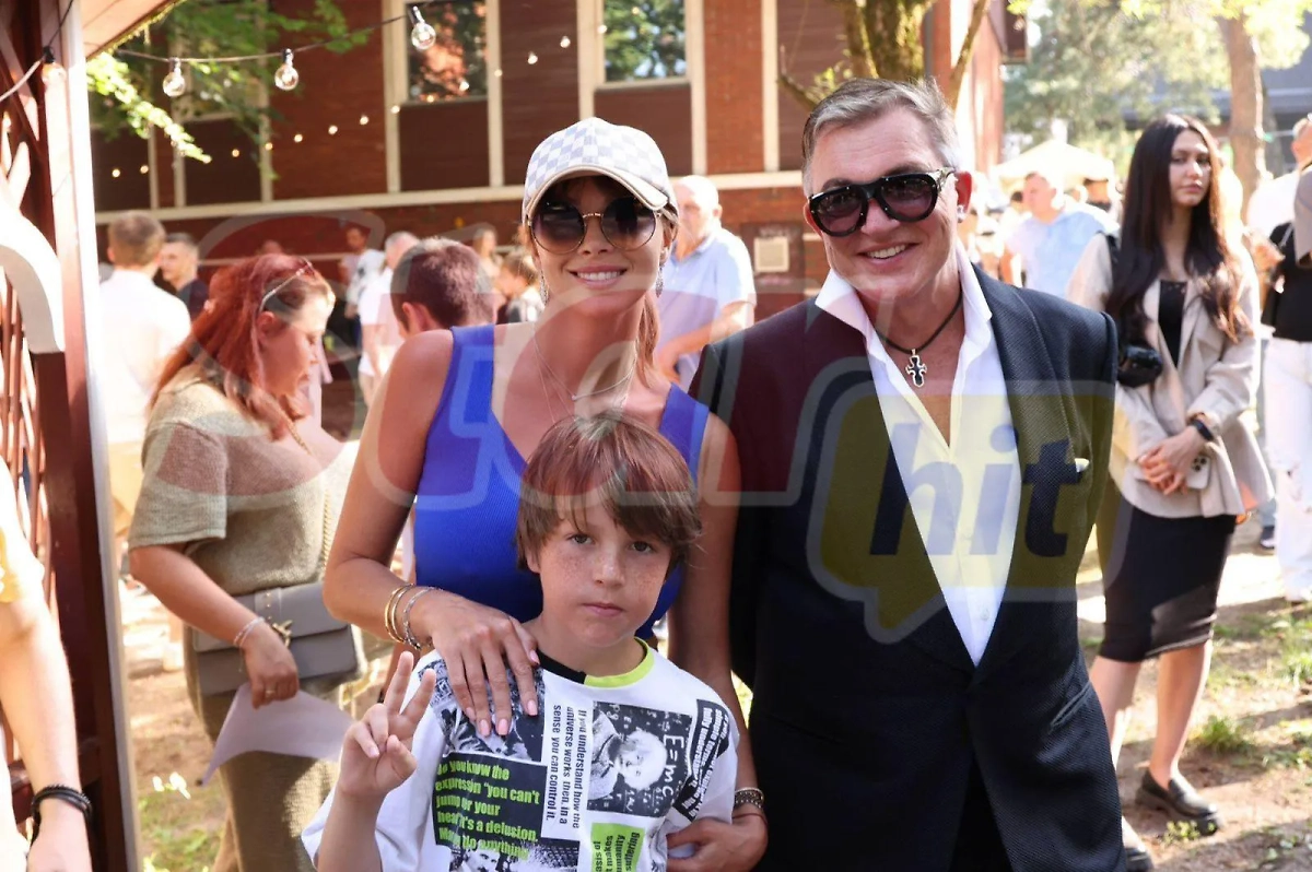 Родители стараются сохранить тёплые отношения ради сыновей. Фото © «СтарХит»