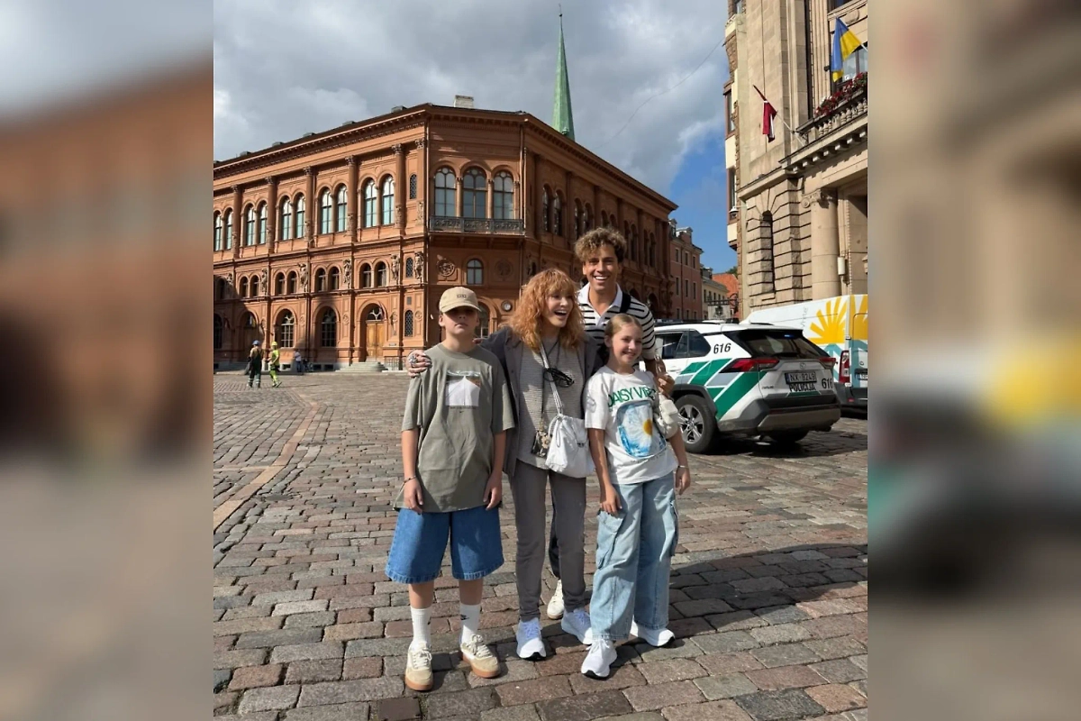 Пугачёва и Галкин* с детьми. Обложка © Instagram (признан экстремистской организацией и запрещён на территории Российской Федерации) / maxgalkinru