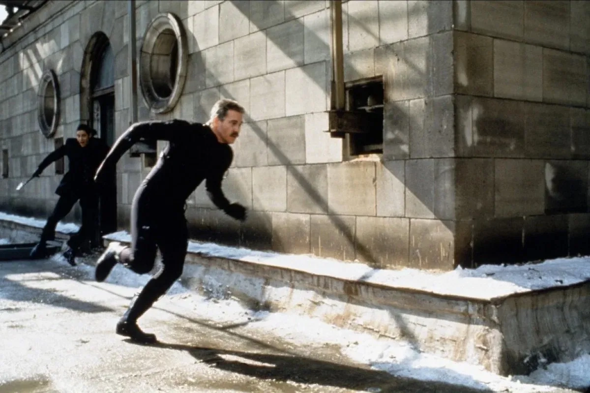 Филлип Нойс решил снять кино про обычного русского олигарха Ивана Третьяка. Фото © Кадр из фильма «Святой», режиссёр Филлип Нойс, сценаристы Джонатан Хенсли, Уэсли Стрик, Лесли Чартерис / Kinopoisk