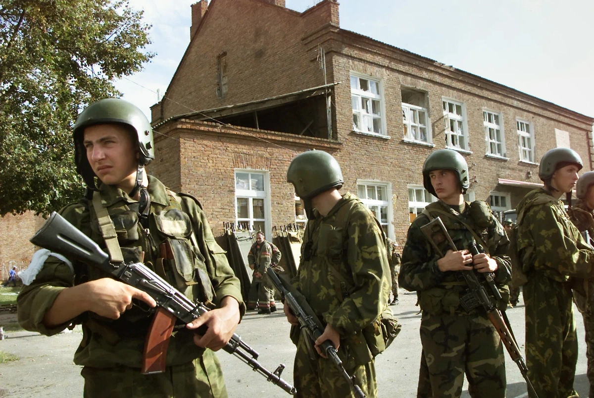 Уже 3 сентября боевики Хучбарова стали стрелять из тяжёлого оружия. Фото © ТАСС / Григорий Сысоев