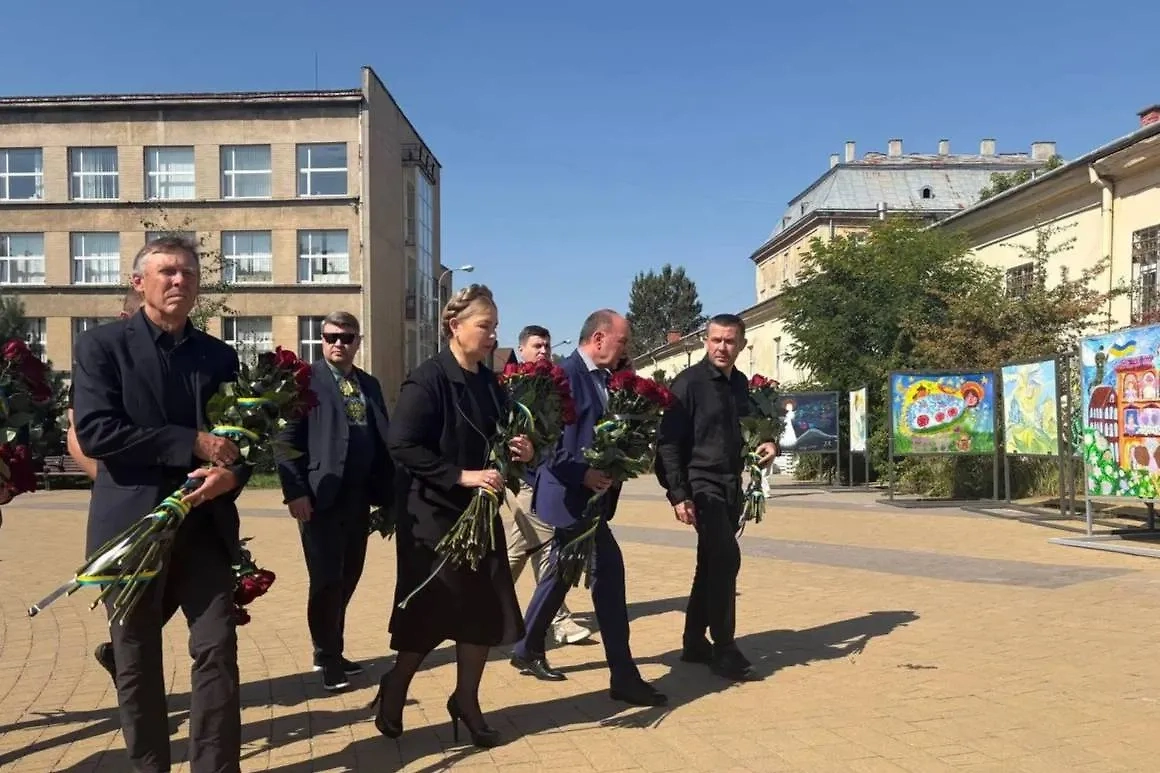 Тимошенко на прощании с Парубием. Фото © Telegram / Политика страны