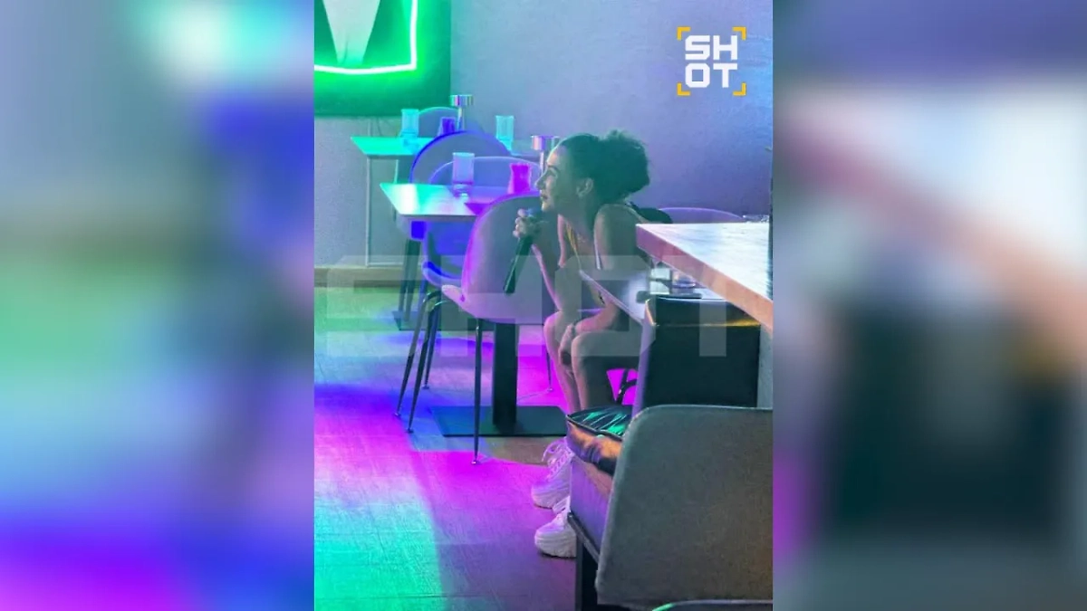 Эрика на Самуи в караоке «Наташа». Фото © Telegram / SHOT