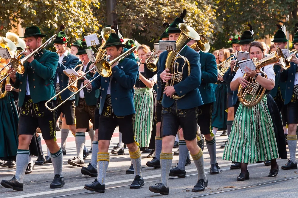 Обложка © Shutterstock / FOTODOM / Kochneva Tetyana