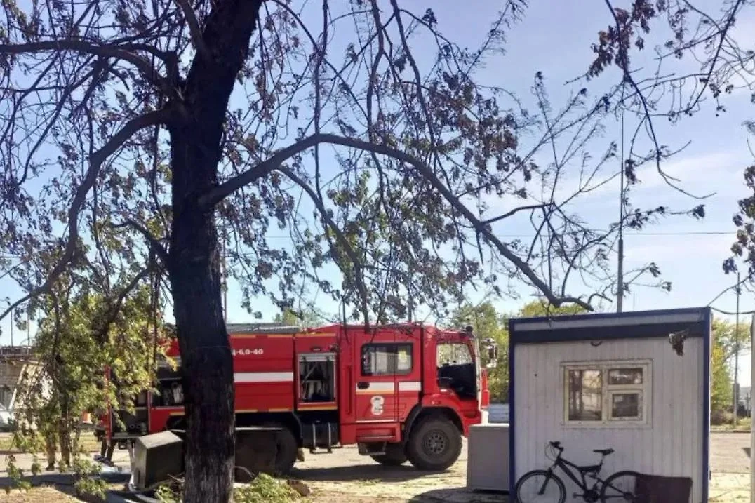 Пожар на АЗС в Первомайске ЛНР после атаки БПЛА полностью потушен. Обложка © Telegram / ГУ МЧС России по ЛНР