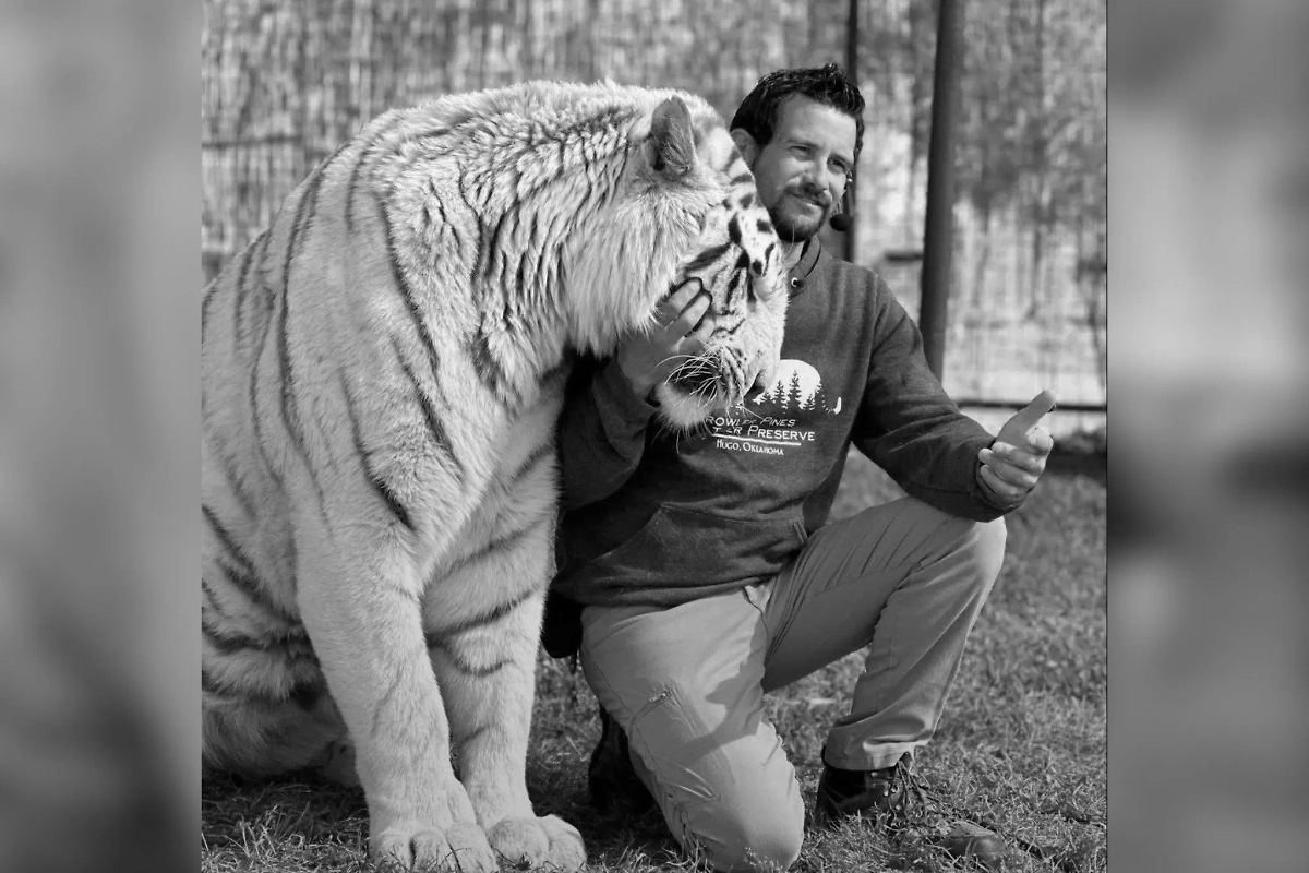 Райан Исли. Обложка © Facebook (признан экстремистской организацией и запрещён на территории Российской Федерации) / Ryan Easley