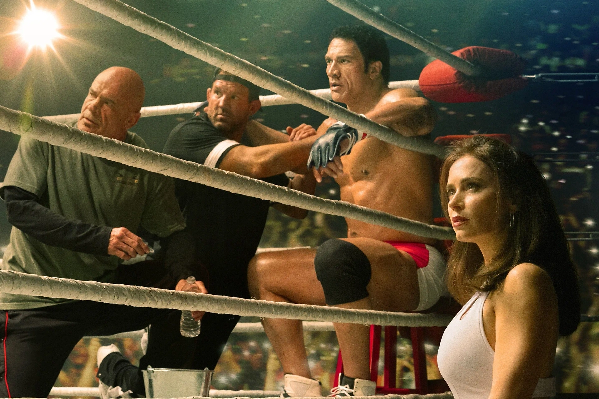 Лучшие фильмы осени 2025 года: даты выхода и описание. Фото © «Крушащая машина», режиссёр Бенни Сэфди, сценарист Бенни Сэфди / Kinopoisk 