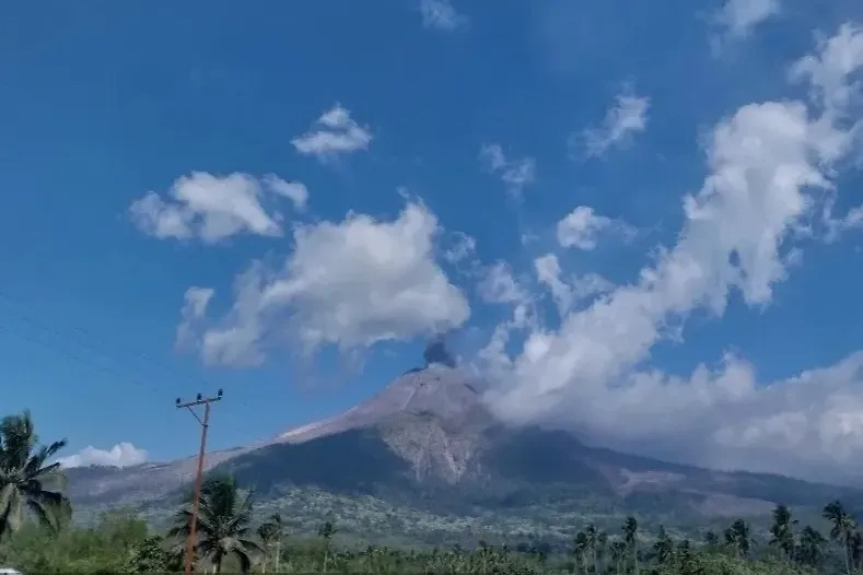 Вулкан Левотоби Лаки-лаки на индонезийском острове Флорес. Обложка © magma.esdm.go.id