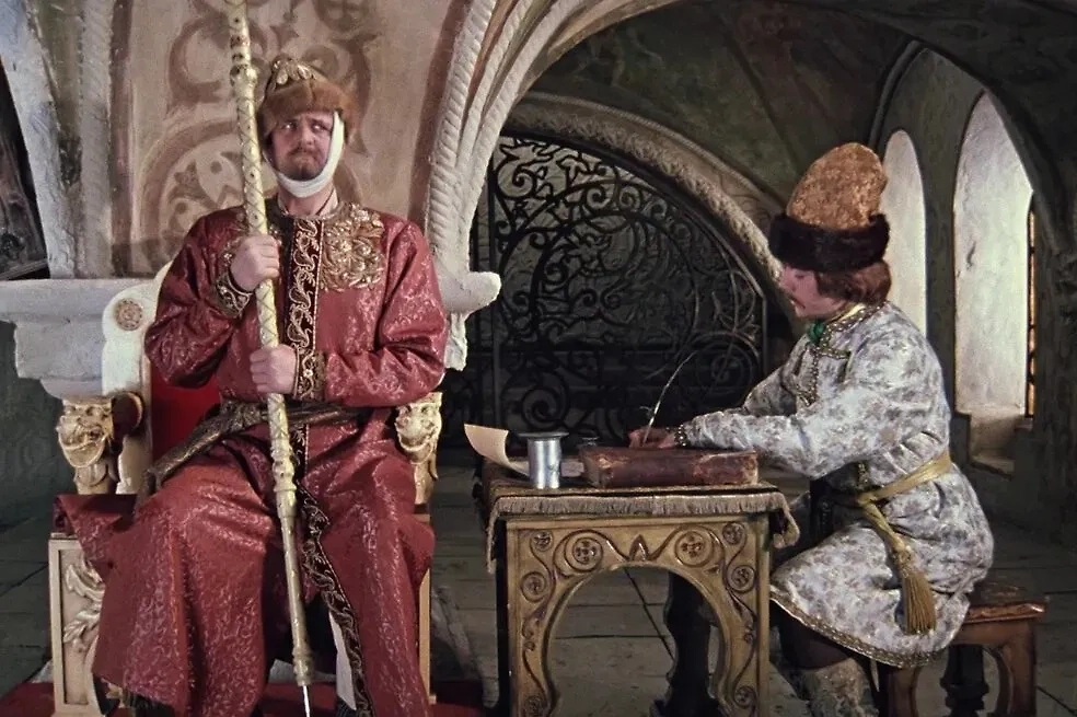 Обложка © фильм «Иван Васильевич меняет профессию», режиссер Леонид Гайдай, сценаристы Владлен Бахнов и др. / Kinopoisk 