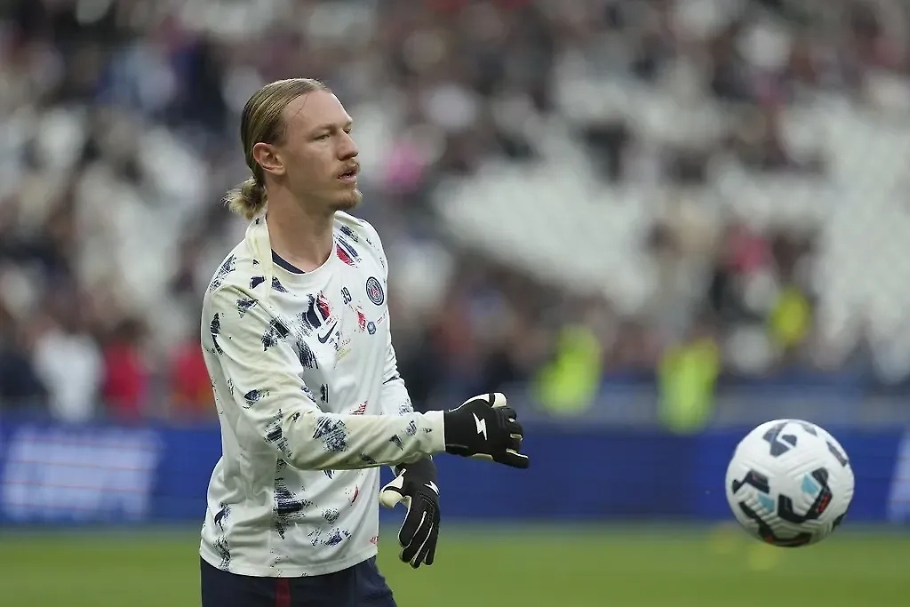 Российский вратарь Матвей Сафонов. Обложка © ТАСС / AP