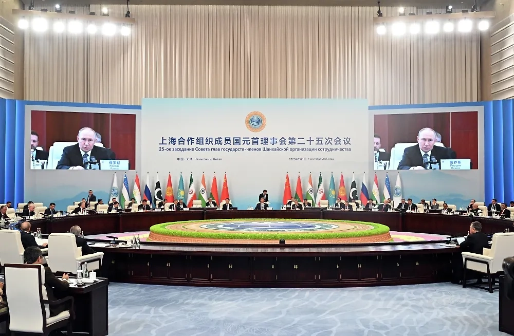 Саммит ШОС в Китае — шаг к многополярному миру. Фото © ТАСС / Сергей Бобылев