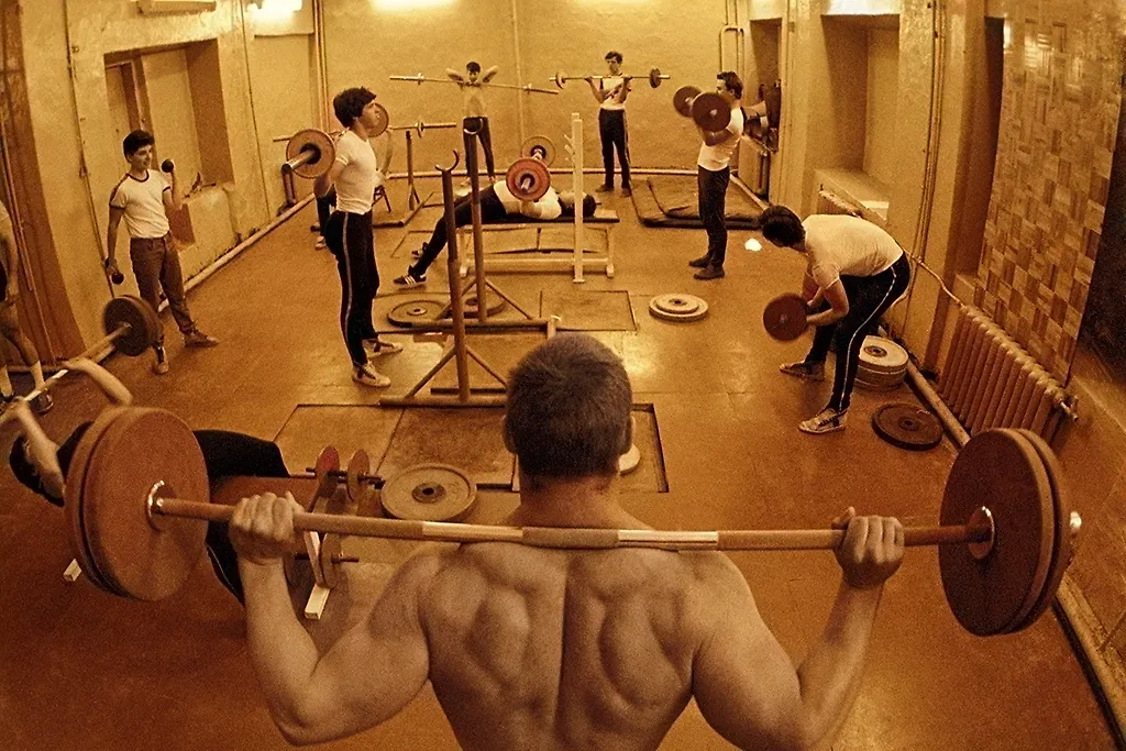 7 типов парней, которые покоряли сердца девушек в 90-х. Фото © ТАСС / Сергей Метелица 