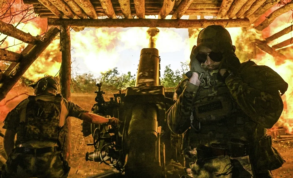 Армия России уничтожает позиции ВСУ в Купянске. Обложка © РИА «Новости» / Сергей Бобылев