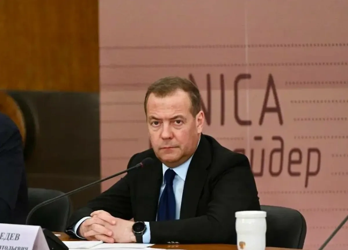 Дмитрий Медведев. Обложка © Life.ru