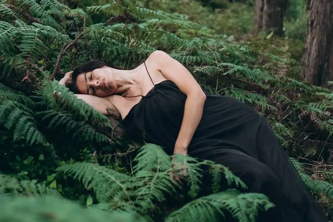 Надежда Грановская из «ВИА Гры» пишет стихи с 2006 года. Они, как и божественные откровения, приходят ей из иной Вселенной. Фото © Instagram (признан экстремистской организацией и запрещён на территории Российской Федерации) / miraculum_voce