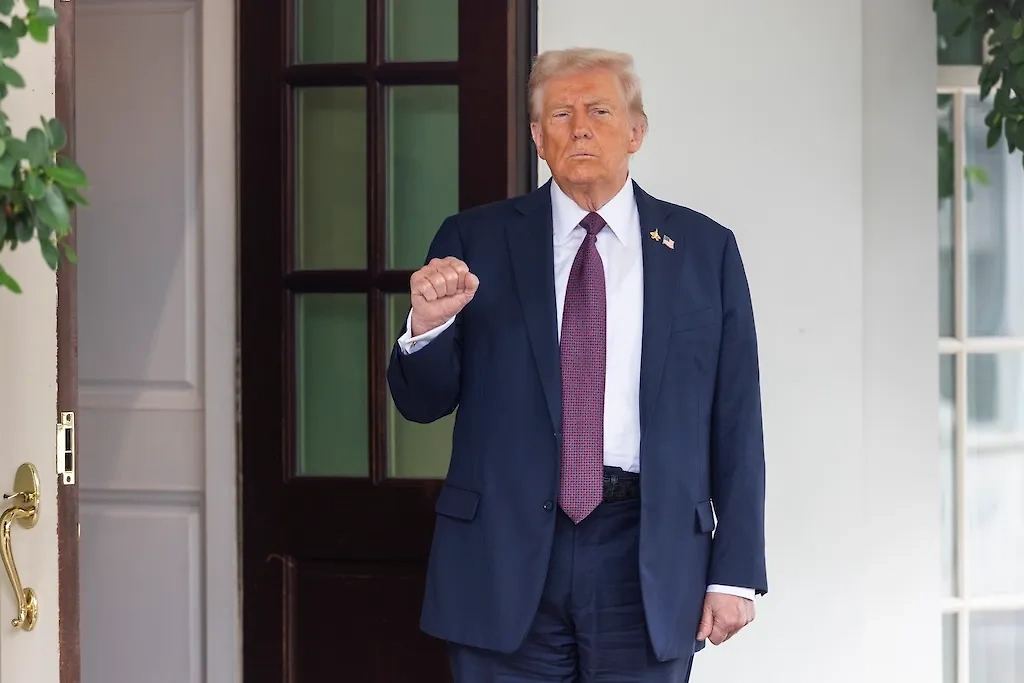 Дональд Трамп. Обложка © ТАСС / EPA / JIM LO SCALZO