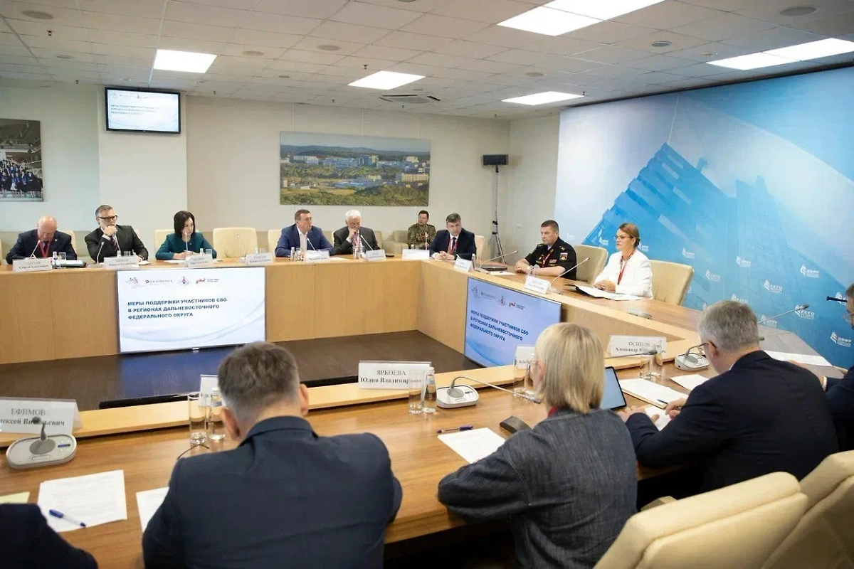 Фонд «Защитники Отечества» обсудил с главами дальневосточных регионов поддержку ветеранов СВО. Обложка © Фонд «Защитники Отечества»