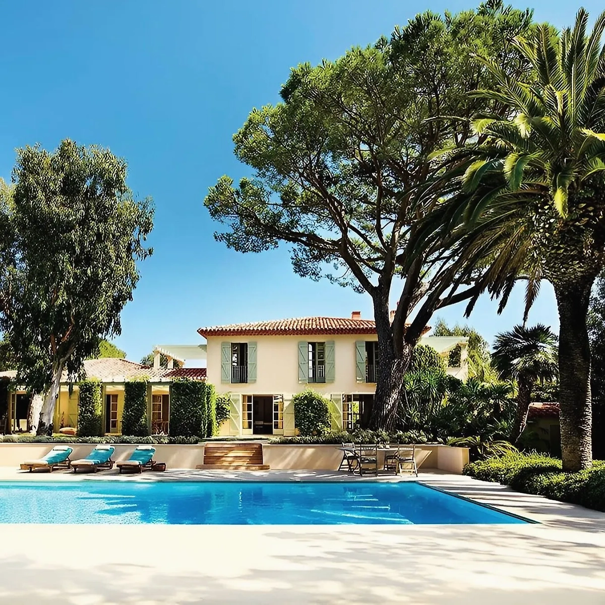 Особняк Джорджо Армани в Сен-Тропе. Фото © Instagram (признан экстремистской организацией и запрещён на территории Российской Федерации) / gentlemensparliament