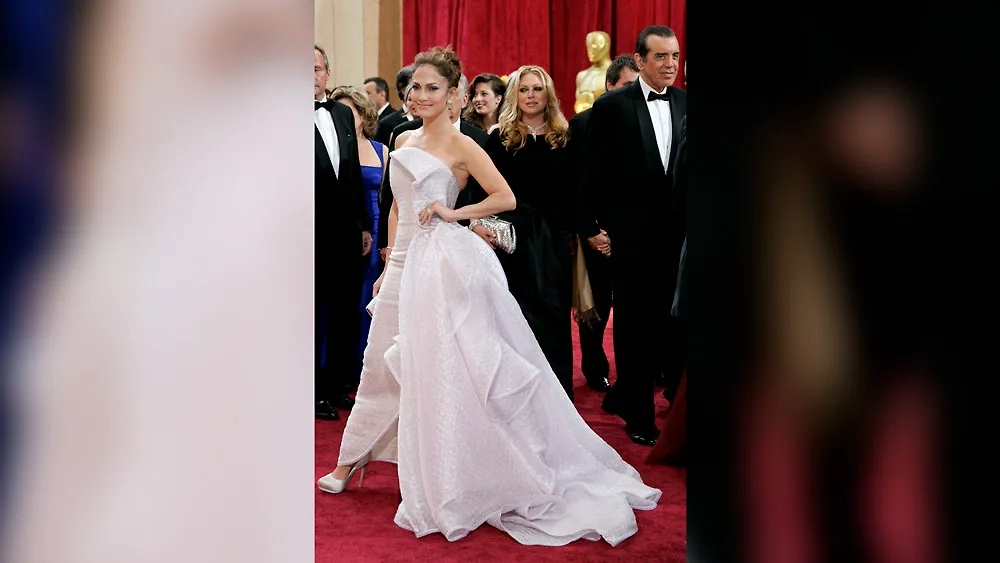 Дженнифер Лопес пришла на «Оскар» 2010 года в элегантном платье от Armani Prive. Фото © ТАСС / РА / Dave-Bedrosian-Geisler-Fotopress