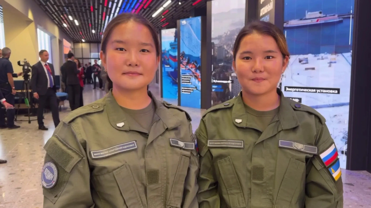 Близняшки из центра «Воин». Обложка © Life.ru