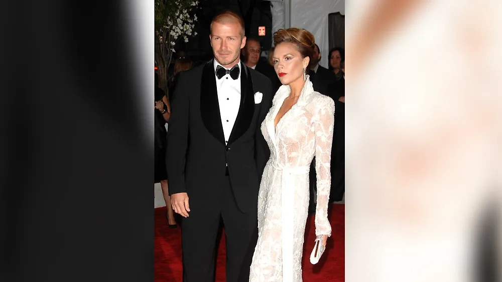 Виктория Бекхэм порадовала общественность в 2008 году своим появлением в белоснежном платье от Armani Prive. Фото © ТАСС / АР / Peter Kramer