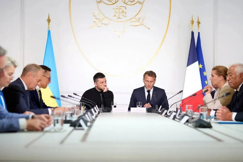 Владимир Зеленский и Эмманюэль Макрон в Париже. Обложка © president.gov.ua