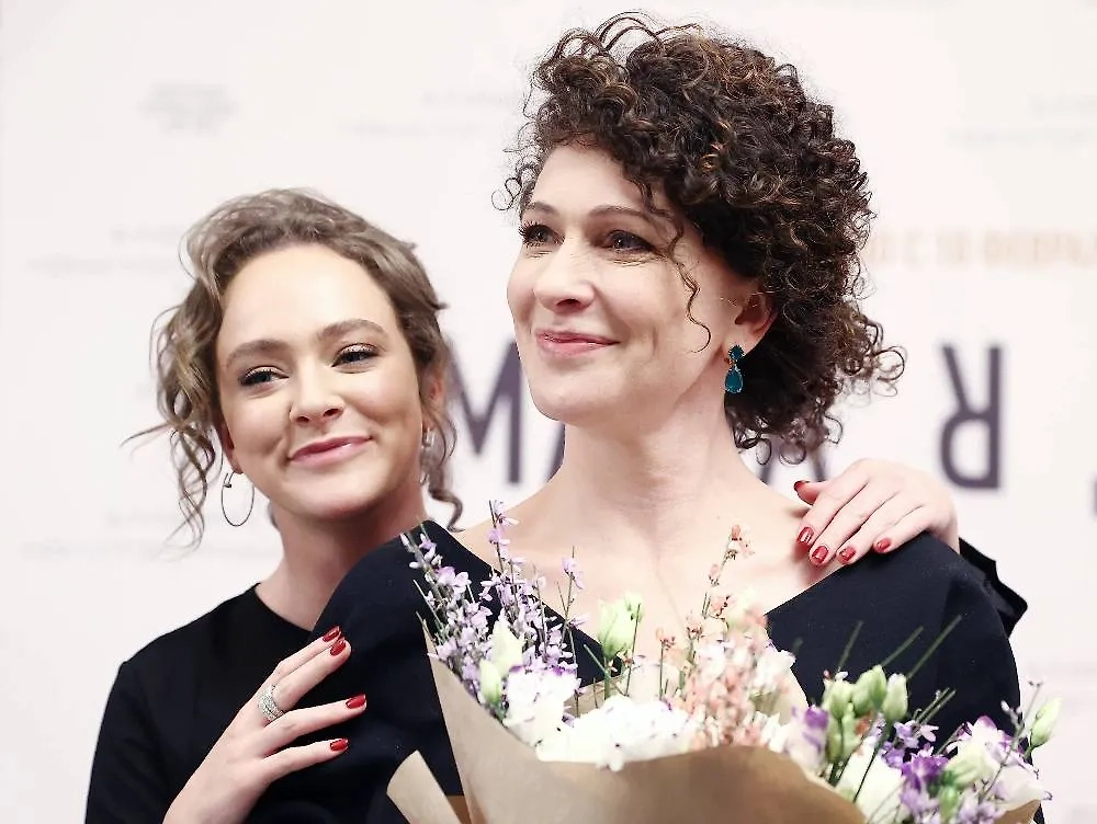 Аглая Тарасова с мамой — актрисой Ксенией Раппопорт. Фото © ТАСС / Артём Геодакян