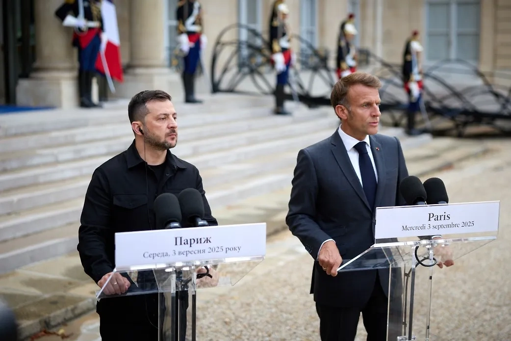 Владимир Зеленский и Эмманюэль Макрон в Париже. Обложка © president.gov.ua