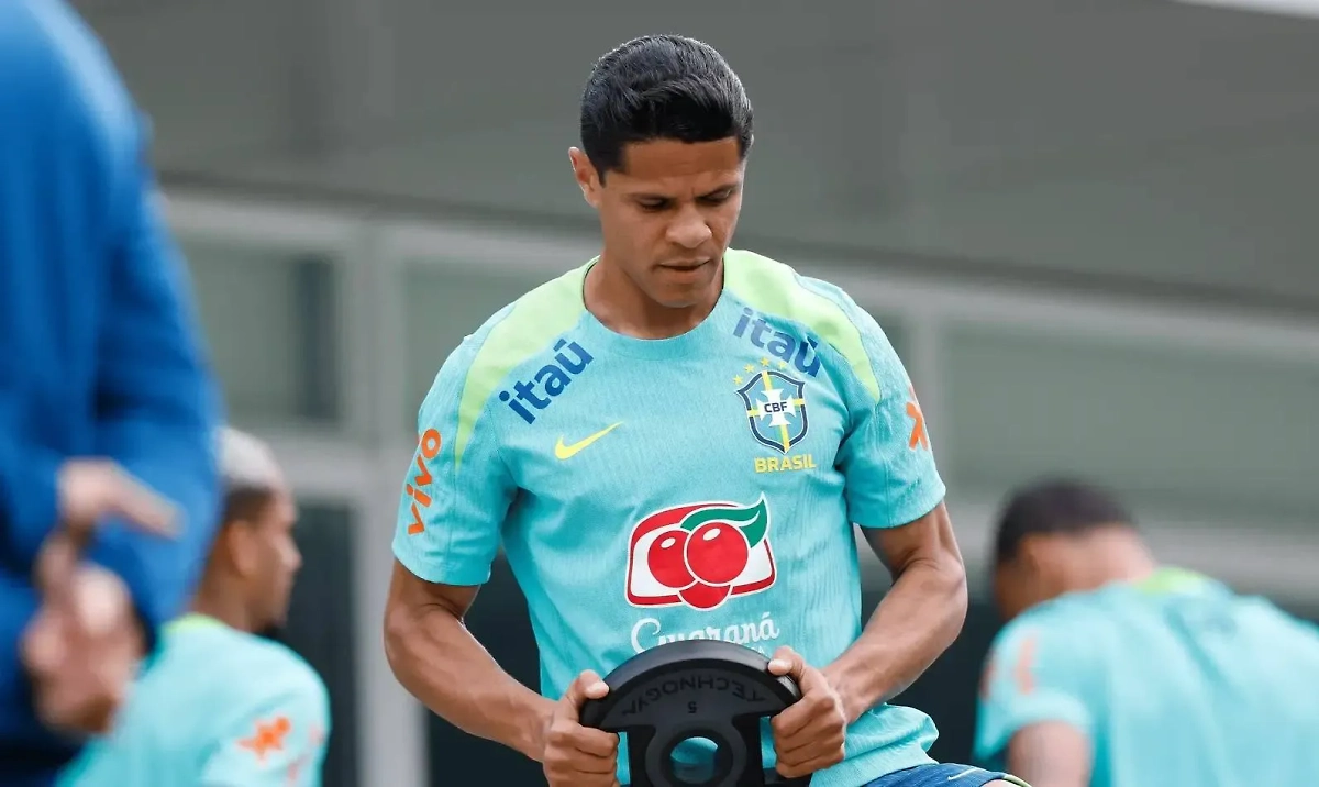 Дуглас Сантос. Обложка © cbf.com.br