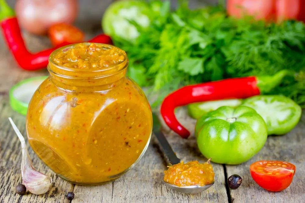 Сырая аджика без варки: рецепты с фото пошагово. Фото © Shutterstock / FOTODOM / Anastasia_Panait
