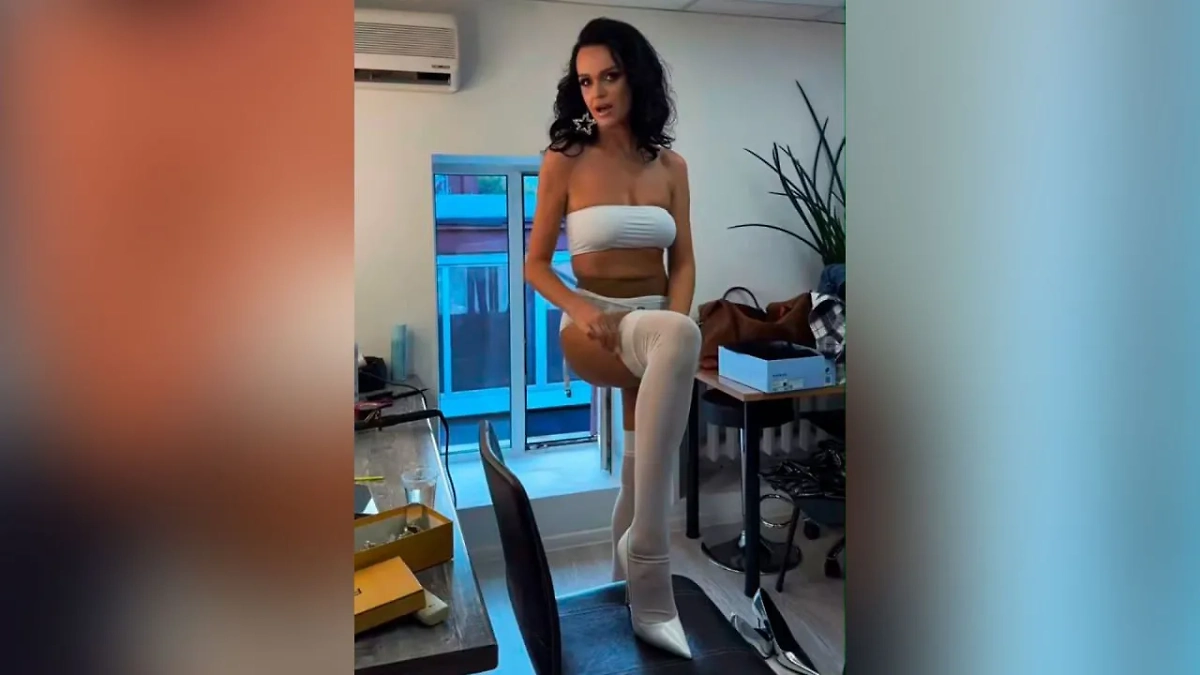 Певица Слава опубликовала горячие фото в гримерной. Фото © Instagram (признан экстремистской организацией и запрещён на территории Российской Федерации)/ nastya_slava