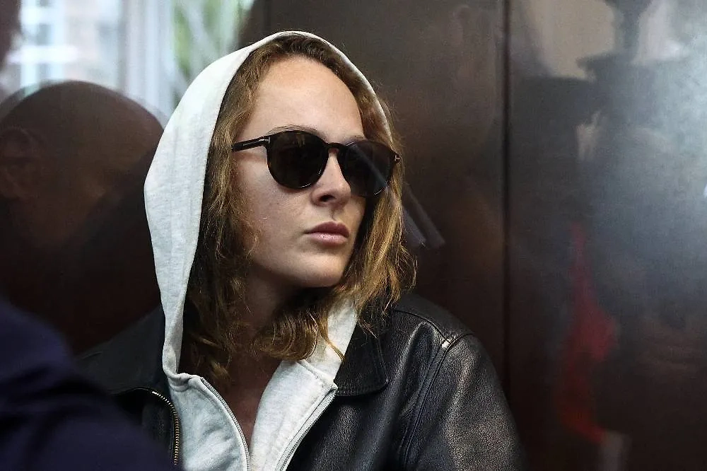 Аглая Тарасова в зале суда. Фото © ТАСС / Сергей Булкин