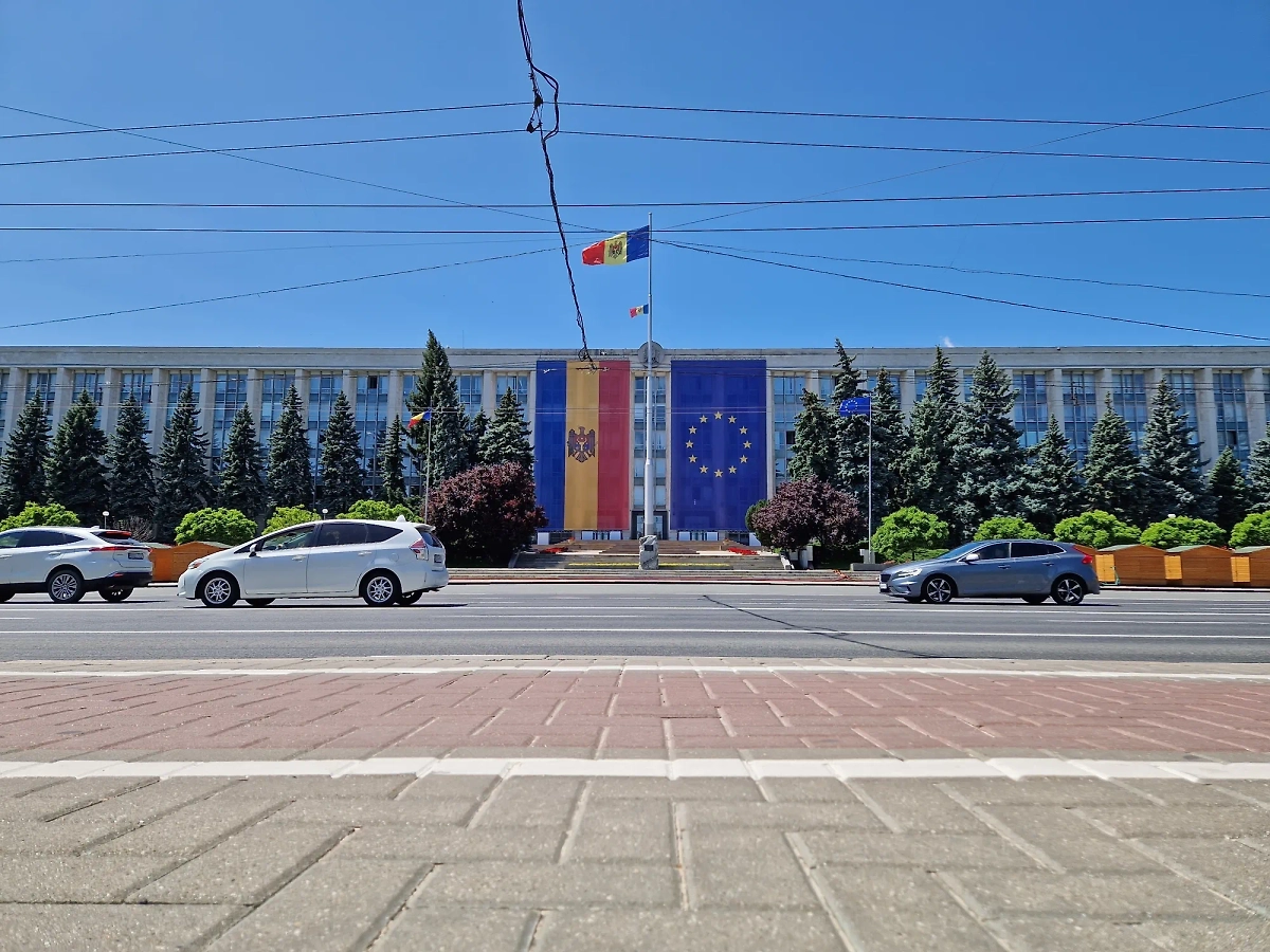 Обложка © Shutterstock / FOTODOM / DustandAshes