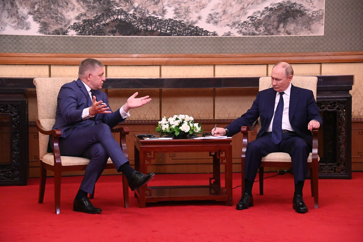 Роберт Фицо и Владимир Путин. Обложка © Life.ru