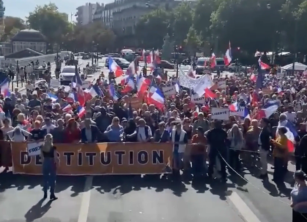 Обложка © Х / DBP_LPatriotes