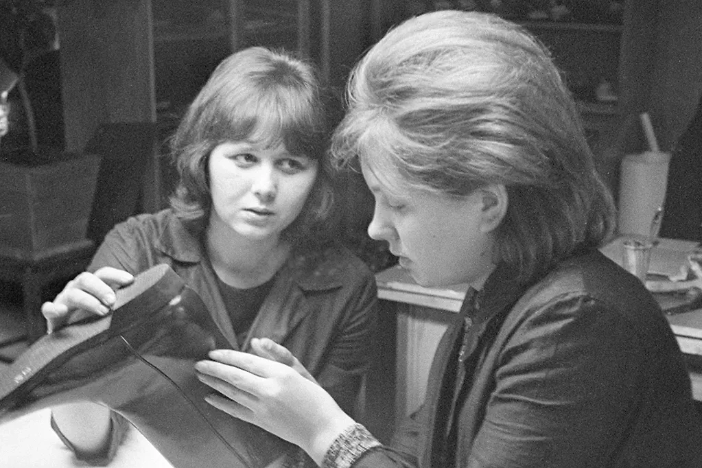 Туфта — это какая-то тумба? Это не мебель? Ну тогда, наверное, какие-то чернила для перьев, которыми писали в СССР. Фото © ТАСС / Александр Овчинников