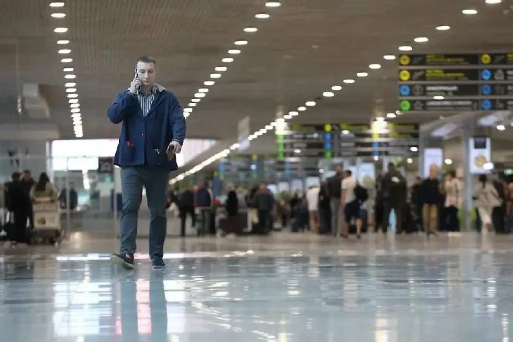 Аэропорт. Обложка © Life.ru