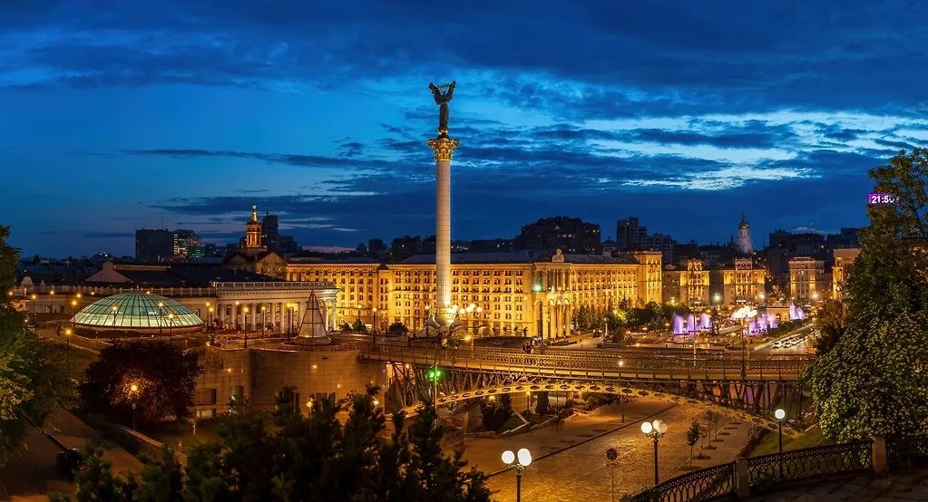 Обложка © Shutterstock / FOTODOM / Elena_Suvorova