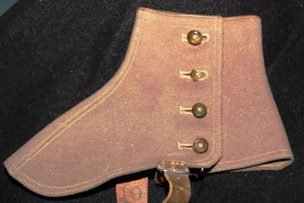 Гамаши — это полезный в обиходе предмет, но сейчас его не встретишь. А жаль. Фото © Wikipedia / Luxomni