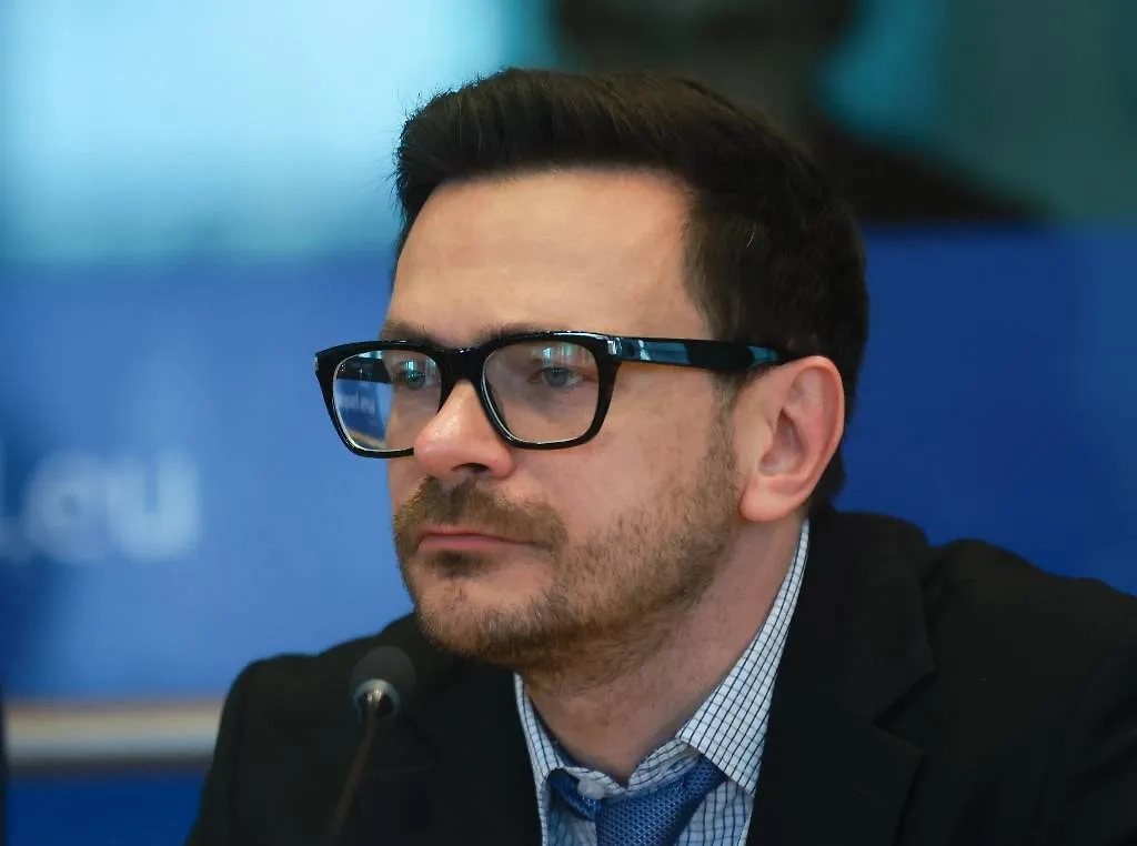 Обложка © ТАСС / EPA /  OLIVIER HOSLET