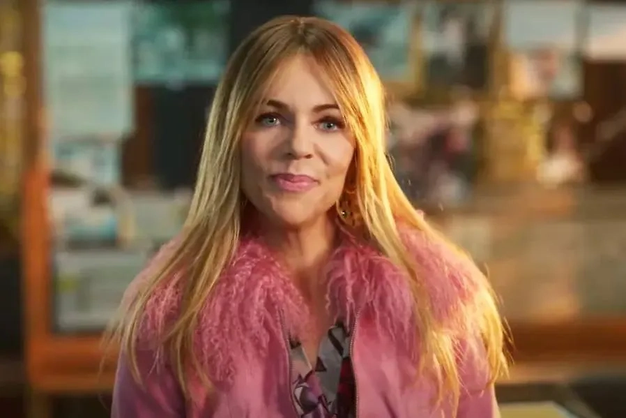 Фото © Кадр из сериала «Большой потенциал», режиссёры Джеймс Родэй, Алетеа Джонс, Ребекка Эшер и др., сценаристы Стефани Карри, Элис Шегарай-Брёньо, Дрю Годдард и др. / Kinopoisk