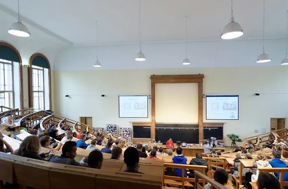 Обложка © Shutterstock / FOTODOM / StockphotoVideo