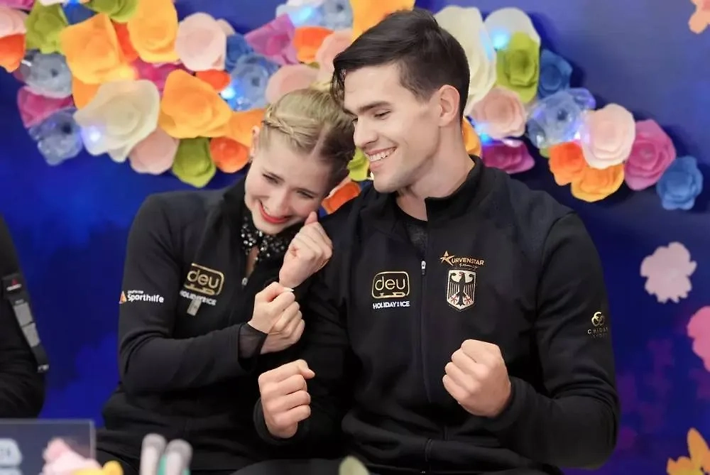 Минерва Хазе и Никита Володин. Обложка © X / ISU Figure Skating