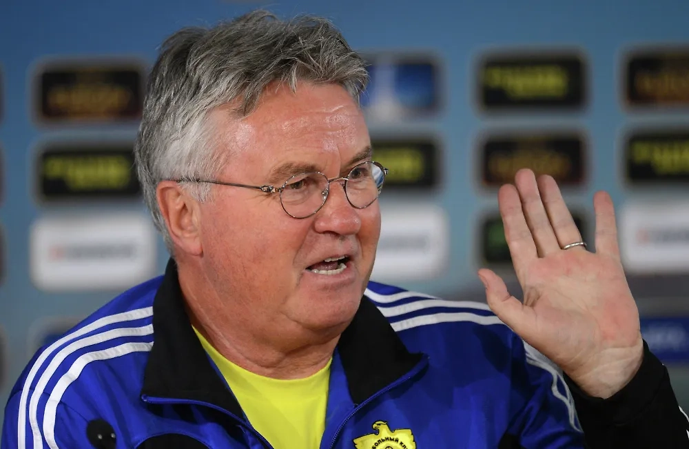 Гус Хиддинк. Обложка © РИА Новости / Илья Питалев