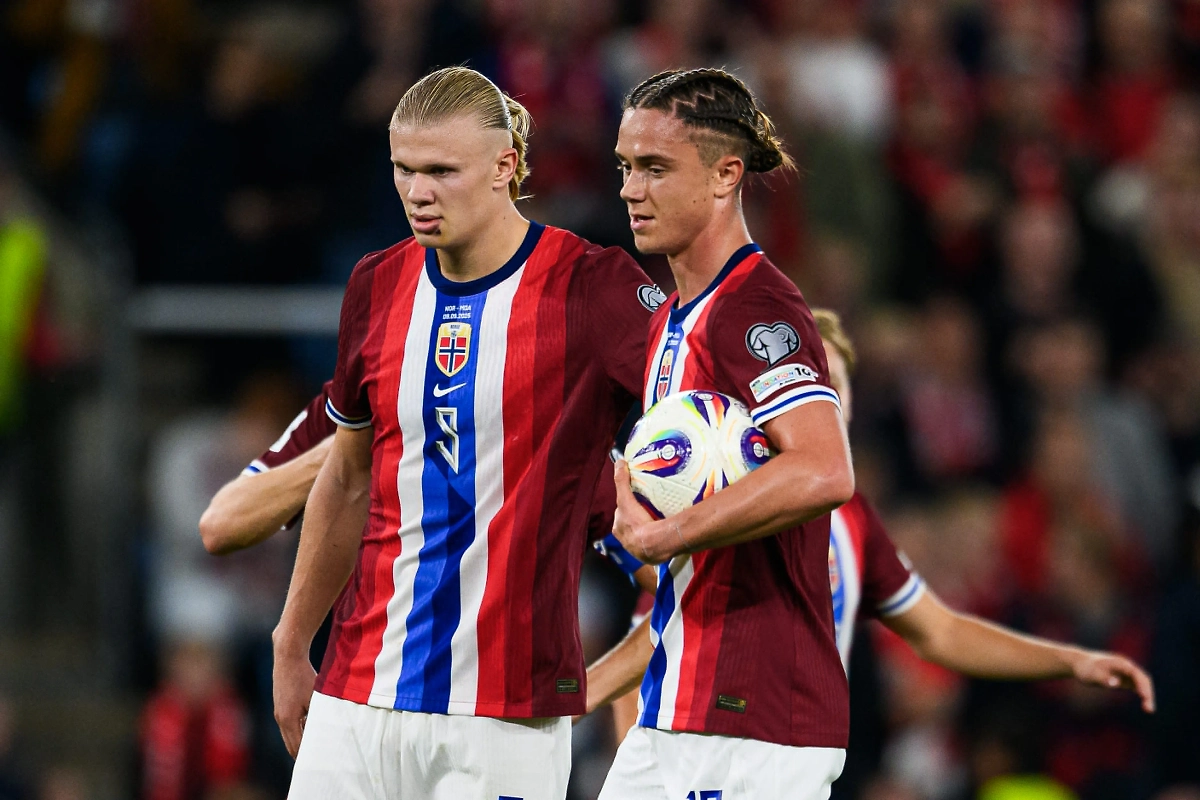 Эрлинг Холанн и Тело Асгаард. Обложка © X / Fotballandslaget