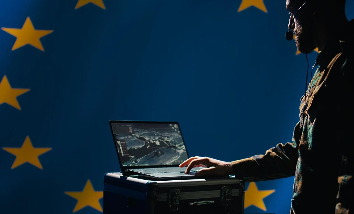 Обложка © freepik / DC Studio