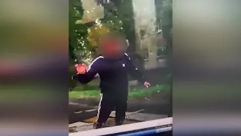 Мужчина с пистолетом напал на автобус в Нижнем Новгороде. Обложка © Telegram / Полиция Нижегородской области