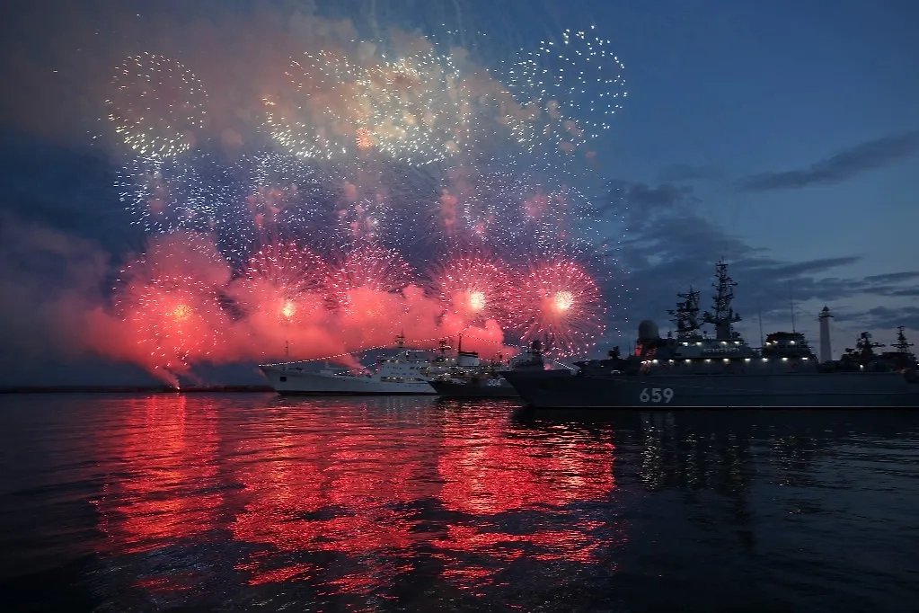 Почему синие вещи не горят. Фото © ТАСС / Александр Демьянчук