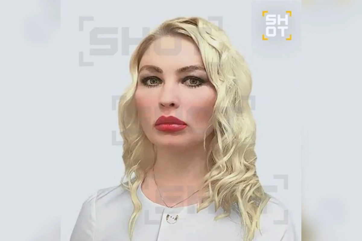 Врач, проводившая процедуру, пациентке. Фото © SHOT